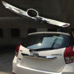 moldura cromada puerta maletero yaris